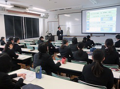 自治体別教員採用試験説明会の様子