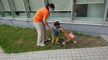 講義の間、お子さんはスタッフが保育